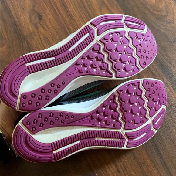 Nike Woman’s Shoes - Picture 4 of 6